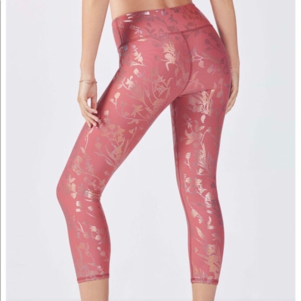 Fabletics capris rose gold leggings